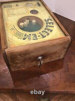 Antique Select'Em dice game coin machine, trade stimulator 1933, slot machine