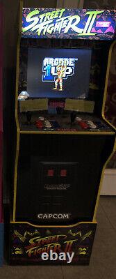 Arcade1Up Legacy Edition Street Fighter 2 with Riser Capcom 1-2 Players-12 Games