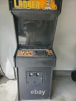 Arcade machine full size Luner Lander Atari
