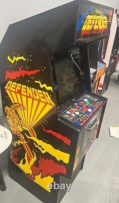 Beautiful Arcade Machine Original 1981 Williams Defender, Restored