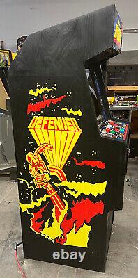 DEFENDER ARCADE MACHINE by WILLIAMS 1981 (Excellent Condition) RARE