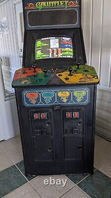 Gauntlet II 4-Player Arcade Machine Video Game Atari With Original 1985 Cabinet