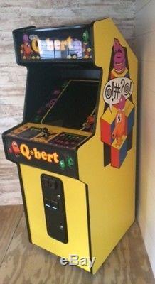 MINT Qbert Arcade Machine / Qbert & Qbert Cubes