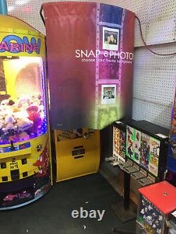 Photo booth sticker arcade vending machine-great for malls, restaurants etc