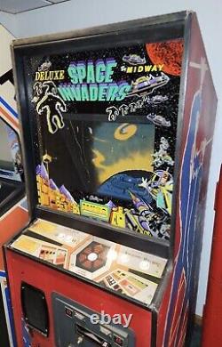 Space Invaders Deluxe Midway Arcade Machine Nice