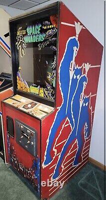 Space Invaders Deluxe Midway Arcade Machine Nice