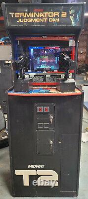 TERMINATOR 2 Judgement Day 2 Player Shooting Arcade Video Game Machine! T2