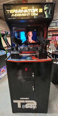 TERMINATOR 2 Judgement Day 2 Player Shooting Arcade Video Game Machine! T2#2