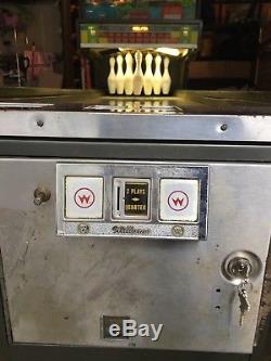 Vintage 1972 Williams Twin Cities Shuffle Alley Bowling Machine