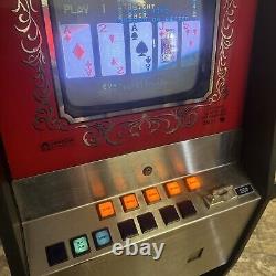 Vintage DOUBLE UP POKER Video Arcade Game with Wood Finish Takes Tokens