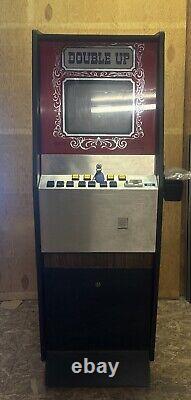 Vintage DOUBLE UP POKER Video Arcade Game with Wood Finish Takes Tokens