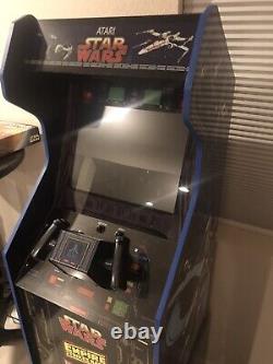 Arcade1Up Star Wars Atari Machine de Jeu Vidéo Domestique Avec Riser et Tabouret Utilisé