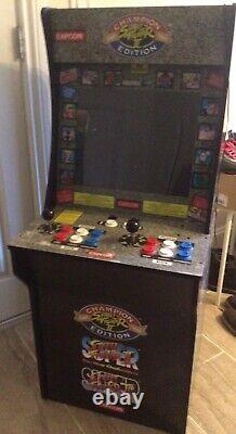 Arcade1Up Street Fighter Classic 3 en 1 Home Arcade, 4 pieds