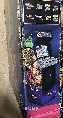 Arcade1up Marvel vs Capcom 2 Machine de Jeu Vidéo d'Arcade avec Marquee Lumineux et Riser