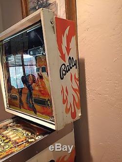 Arcade Vintage Kiss Pinball Machine Exécution Parfaite Original With Game Stool