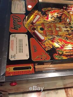 Arcade Vintage Kiss Pinball Machine Exécution Parfaite Original With Game Stool