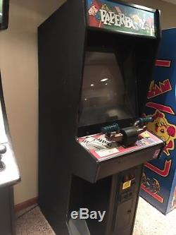 Atari Paperboy Full Size Arcade Machine. Expédiera