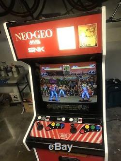 Cabinet De Machine Neo Geo Arcade 2 Emplacements Mvs. Bel Écran! Fonctionne Très Bien