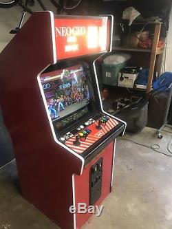 Cabinet De Machine Neo Geo Arcade 2 Emplacements Mvs. Bel Écran! Fonctionne Très Bien