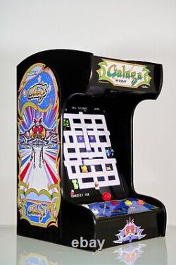 Cabinet d'arcade classique avec des jeux classiques ajoutés