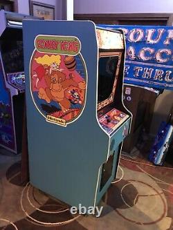 Donkey Kong Multicade Arcade Machine Plays 60 Jeux! Dans Le Cabinet D'origine