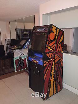 Gyruss Arcade Machine Cabinet Moniteur Jamma Crt Travailler Nouveau Cpo & Bezel
