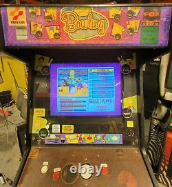 La Machine De Jeu Vidéo Simpsons Bowling Arcade Fonctionne Très Bien