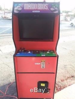 Les Frères Mario. Machine D'arcade Avec Monnayeur Los Angeles / South Bay Calif