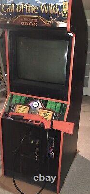 Machine D'arcade De Tir À L'ours Et À L'orignal. Entièrement Commerciale