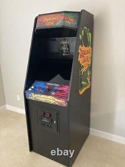 Machine d'arcade Dragon's Lair en taille réelle avec LaserDisc classique Daphne et plusieurs jeux