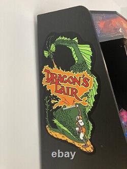 Machine d'arcade Dragon's Lair en taille réelle avec LaserDisc classique Daphne et plusieurs jeux