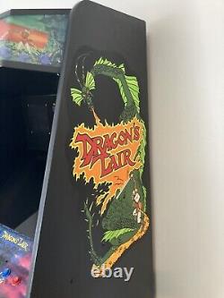 Machine d'arcade Dragon's Lair en taille réelle avec LaserDisc classique Daphne et plusieurs jeux