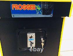Machine d'arcade FROGGER personnalisée à l'échelle 1/4 (60 jeux classiques) avec porte-monnaie