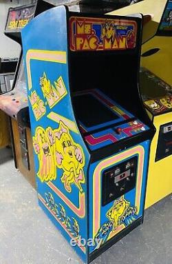 Machine d'arcade d'origine de Mme Pac-Man. Arcade Time Out. 1982. Excellent état.